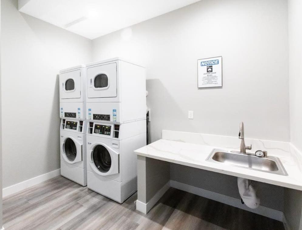 Restaurants-Pets-Professionals-Fastwifi-A C-Patios Apartment San Diego Exterior photo