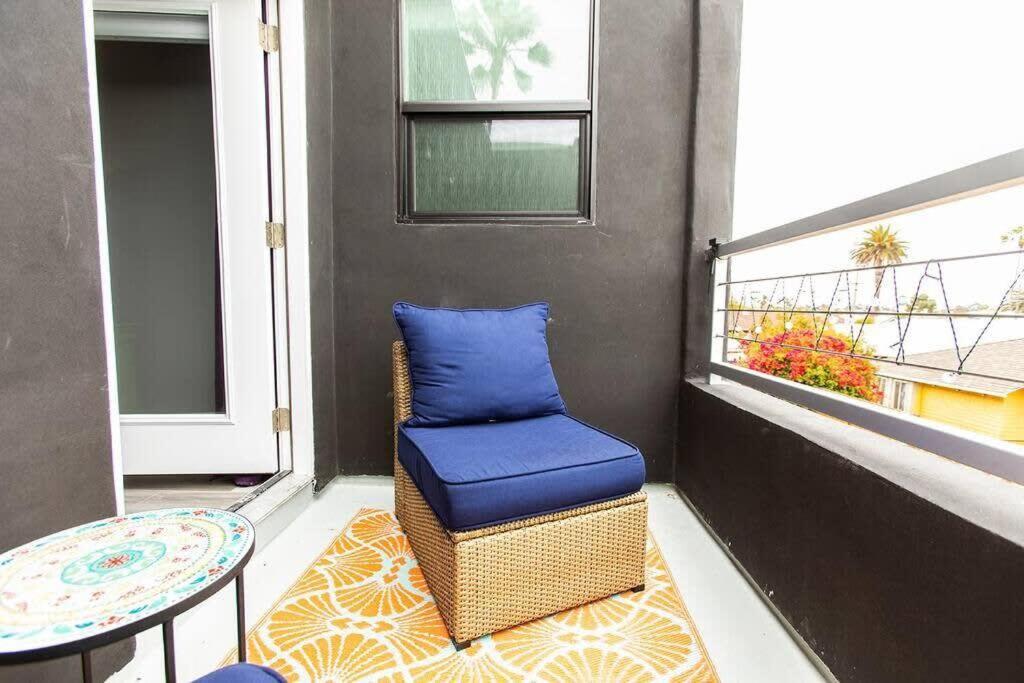 Restaurants-Pets-Professionals-Fastwifi-A C-Patios Apartment San Diego Exterior photo
