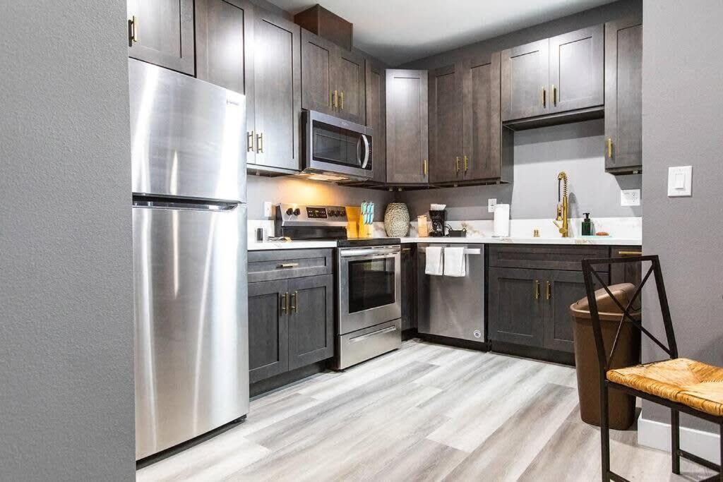 Restaurants-Pets-Professionals-Fastwifi-A C-Patios Apartment San Diego Exterior photo