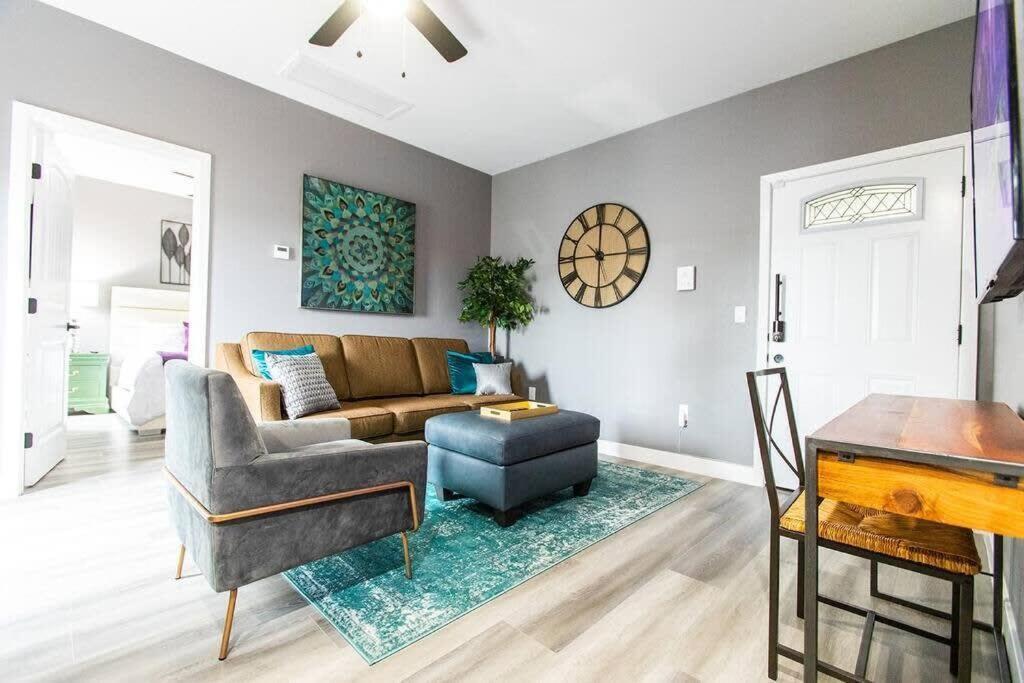 Restaurants-Pets-Professionals-Fastwifi-A C-Patios Apartment San Diego Exterior photo