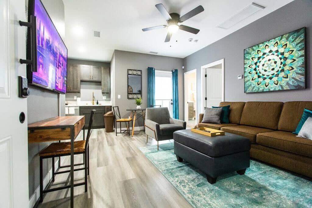 Restaurants-Pets-Professionals-Fastwifi-A C-Patios Apartment San Diego Exterior photo