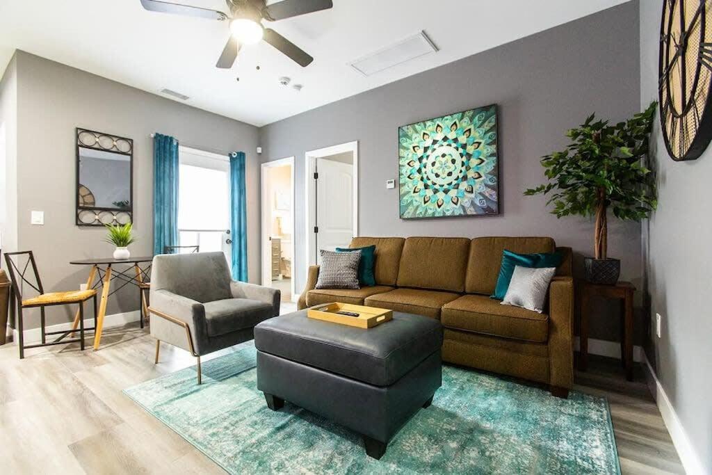 Restaurants-Pets-Professionals-Fastwifi-A C-Patios Apartment San Diego Exterior photo