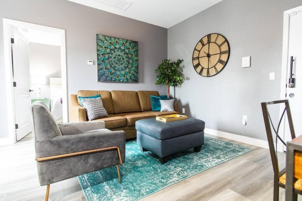 Restaurants-Pets-Professionals-Fastwifi-A C-Patios Apartment San Diego Exterior photo